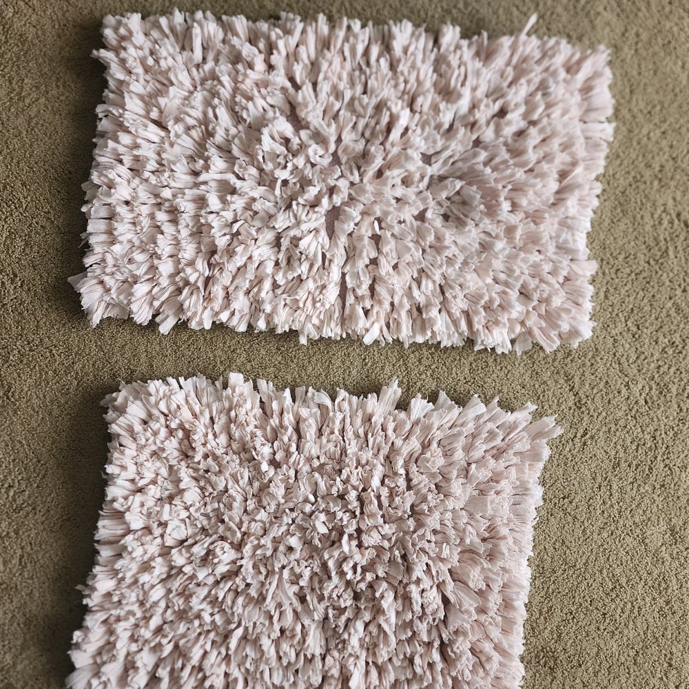 Luxurious Pink Bath Mat Super Cute Verily Used. 2 Bath Mats